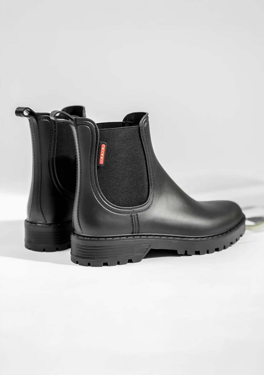 Midnight Boot – Elegant Design & 100% Waterproof